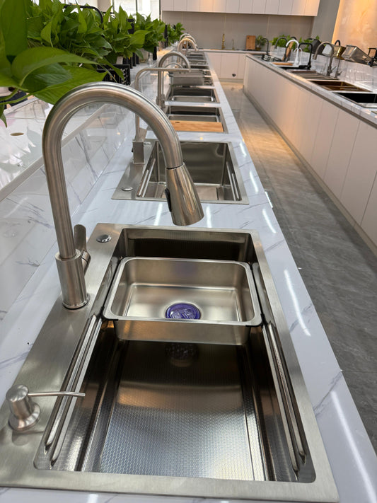 LMA Heavy Duty Kitchen Tap Mixer with Self-Retracting Pullout Faucet (2)