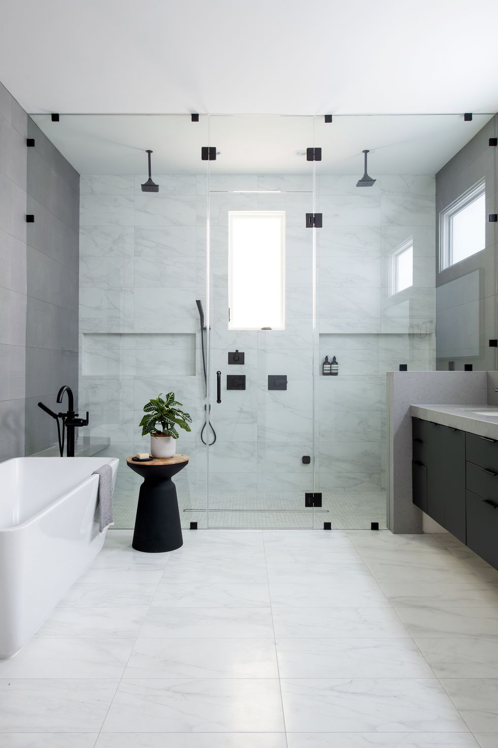 FRAMELESS SHOWERS